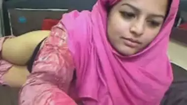 Pakistani Aga Khan Girl Porn - Pakistani Girl Noreens First Webcam Performance indian xxx video