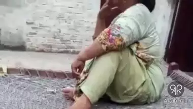 Pakistani Desi Aunty Mms Xxx Hot Videos - Desi Hot Pakistani Aunty Weed Smoking indian xxx video