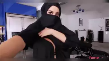 Xxx Porda - Hijab Xxx Porn Naughty Paki Wife Displays Her Nude Tits indian xxx video