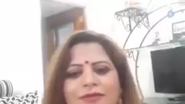 Xxxxxxov - Desi Milf Supr Hoot Teaseee Who Is She indian xxx video