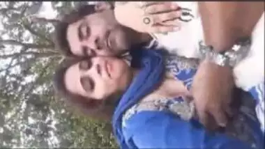 Teenager Pakistani Fucking First Time With Blood - Pressing Boobs Of Sexy Pakistani Aunty In Park indian xxx video