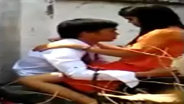 Sex Kompoz Jija Ji Chhat Par Hai - Assam College Couple Caught Fucking Outdoor On Hidden Cam indian xxx video