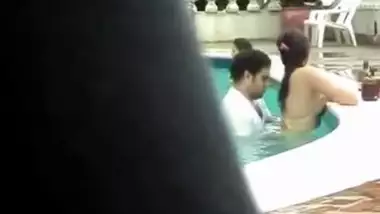 Xxxx Hindi Lindin Jabrdsti Porn - Sex In Swimming Pool Movies indian xxx video