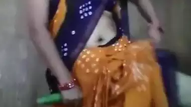 Beautiful Bhabhi With Kheera In Vagina indian xxx video
