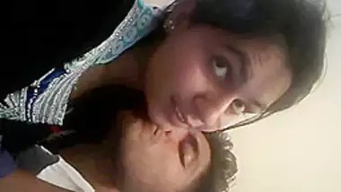 380px x 214px - Cute Indian Lover Kissing indian xxx video
