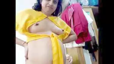 Chandigarh Sexy Bf - Chandigarh Punjabi Sexy Babe In Bathroom Doing Strip Show indian xxx video